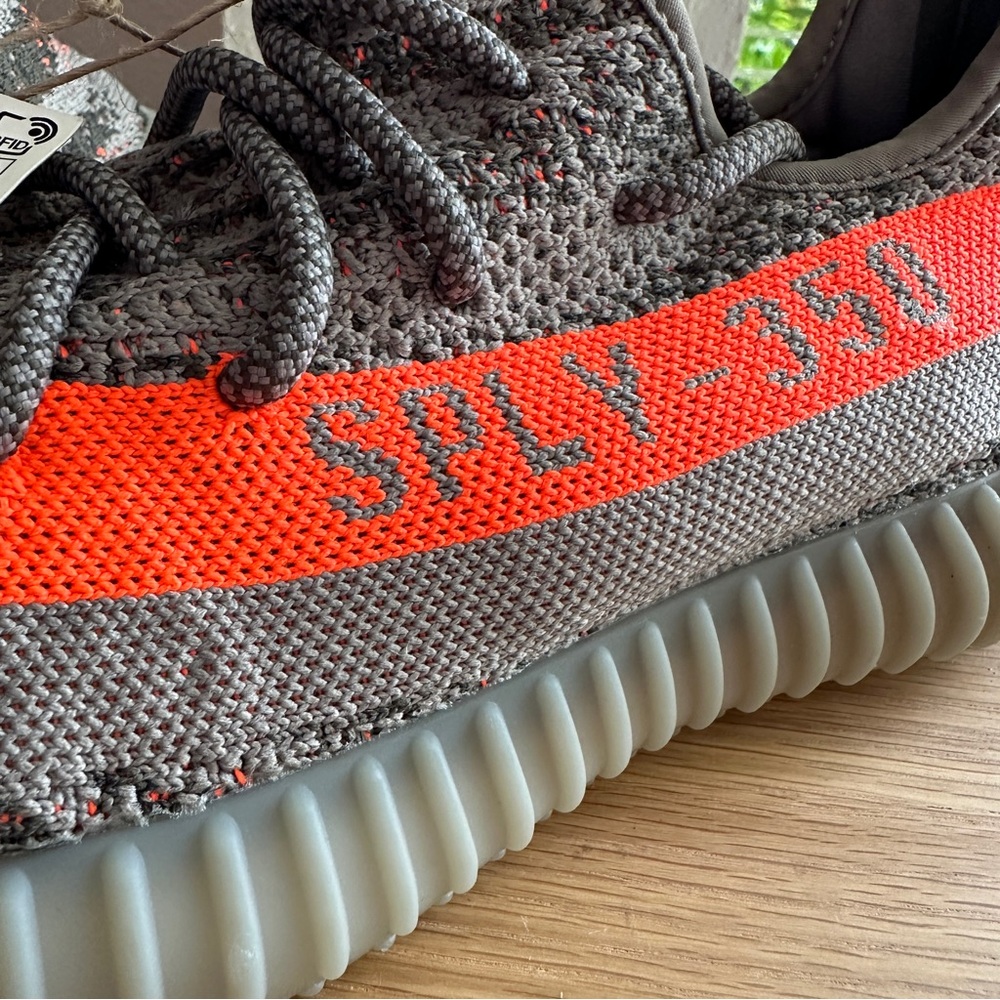 Yeezy Boost 350 V2 Beluga - Picture 3 of 9